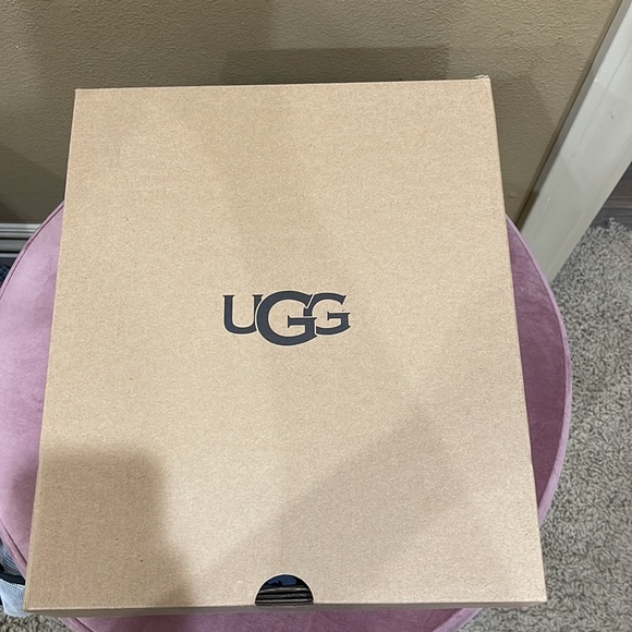 NWOT Ugg Short Boots - Picture 3 of 6